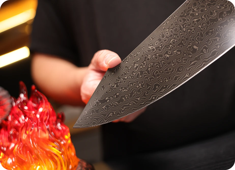 <h4>Surgically sharp.</h4><p>Dalstrong Diamond Detailing (D3™) brings the blade to a fine, durable 10–12° edge per side.</p>