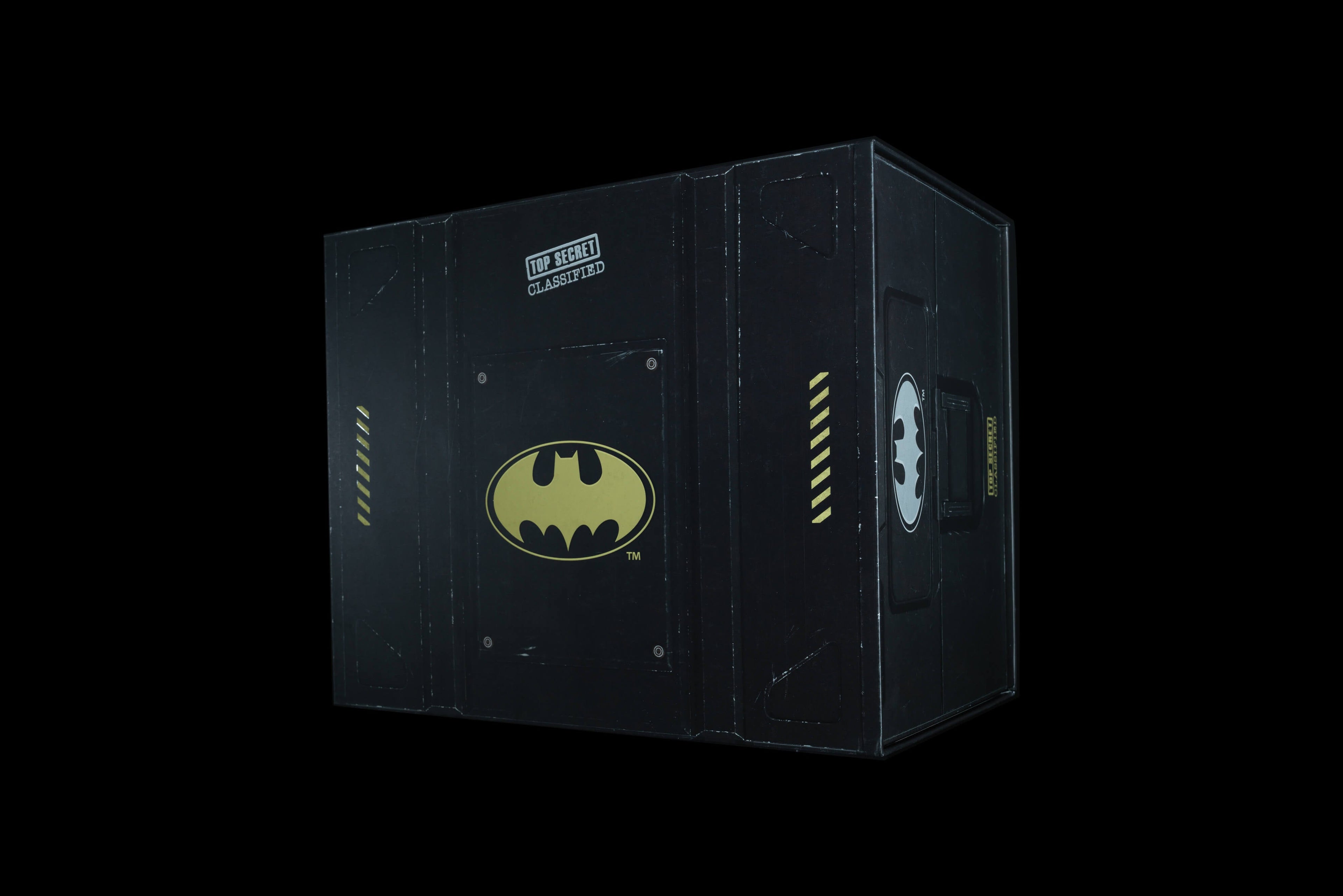 Batman StudioForge™ | 8” Bladed Displayable Chef Knife & Display Stand | The Gotham City™ Edge